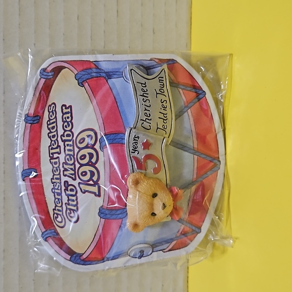 Cherished Teddies Membership Pin 1999 - New/Unopened - Picture 1 of 2